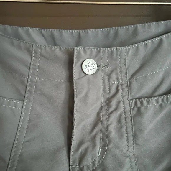 Three Stones. Pre-Loved, Excellent Condition. - Picture 3 of 7